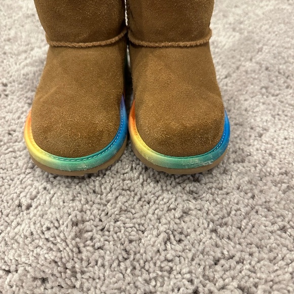 Chestnut Ugg Boots with Rainbow Trim size 8 - Picture 4 of 5